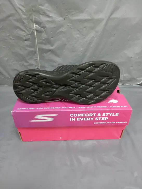 SKECHERS GO WALK SANDALS BLACK SIZE 4