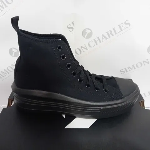 BOXED PAIR OF CONVERSE CATS MOVE HI IN BLACK/SMOK GREY SIZE 4.5