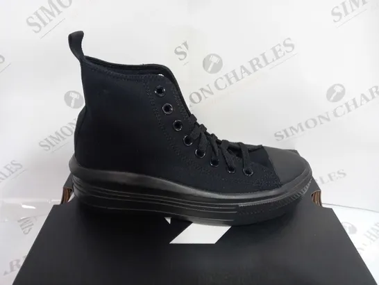 BOXED PAIR OF CONVERSE CATS MOVE HI IN BLACK/SMOK GREY SIZE 4.5