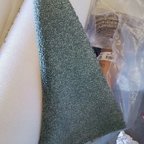 ROLL OF QUALITY EVERGREEN HARD-WEARING APPROXIMATELY 5M W X 5M L CARPET