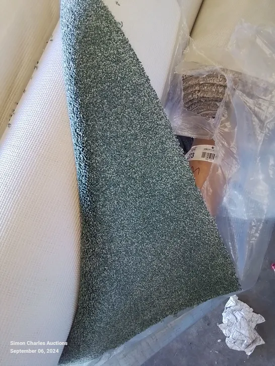 ROLL OF QUALITY EVERGREEN HARD-WEARING APPROXIMATELY 5M W X 5M L CARPET