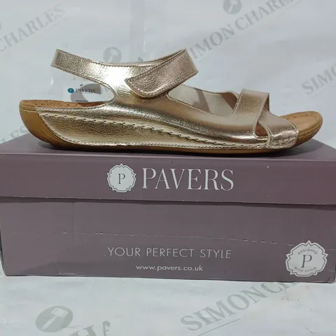 BOXED PAIR OF PAVERS OPEN TOE LOW WEDGE SANDALS IN METALLIC GOLD COLOUR EU SIZE 41