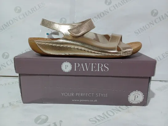 BOXED PAIR OF PAVERS OPEN TOE LOW WEDGE SANDALS IN METALLIC GOLD COLOUR EU SIZE 41