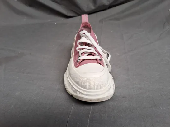 PAIR OF ALEXANDER MCQUEEN PLATFORM TRAINERS IN PINK/OFF-WHITE SIZE EU 37