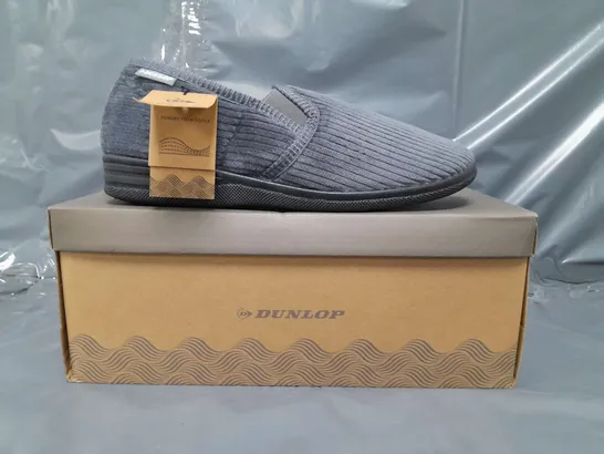 BOXED PAIR OF DUNLOP SLIPPERS IN GREY UK SIZE 8