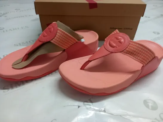 BOXED PAIR OF FITFLOP WALKSTAR FINESTRIP TOE-POST SANDALS IN SUNSHINE CORAL - UK 5