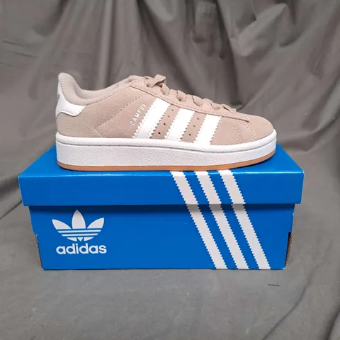 BOXED PAIR OF ADIDAS ORIGINALS CAMPUS KIDS TRAINERS IN BEIGE/WHITE SIZE 11