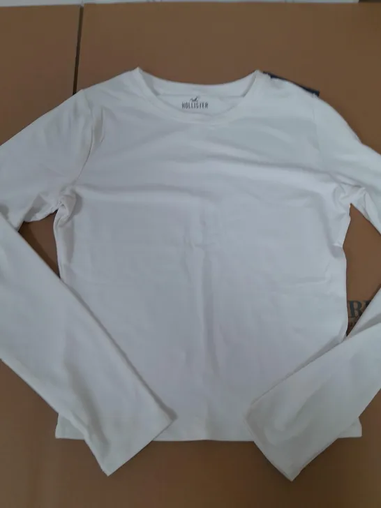 HOLLISTER LONG SLEEVE T SHIRT IN WHITE - SIZE MEDIUM