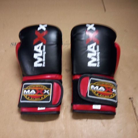 MAX 10 OZ PRO BOXING GEAR GLOVES