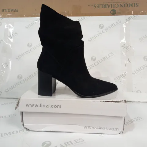 BOXED PAIR OF LINZI SIDE-ZIP BLOCK HEELED BOOTS IN BLACK EU SIZE 39