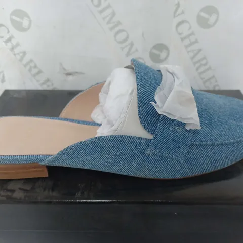 BOXED DUNE LONDON BLUE DENIM FABRIC SLIM SOLE BACKLESS SHOES - SIZE 5