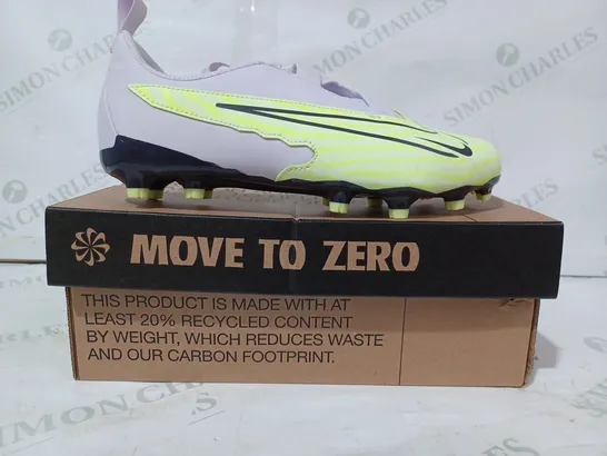 BOXED PAIR OF NIKE JR PHANTOM GX ACADEMY FOOTBALL BOOTS IN GREY/LIME UK SIZE 4.5