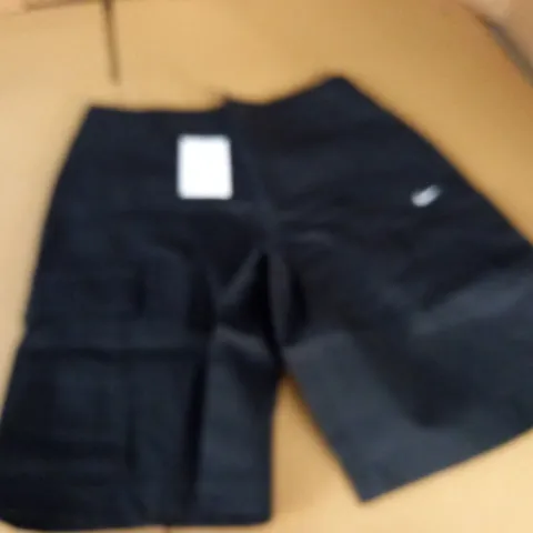 NIKE SB BLACK CARGO SHORTS - 30