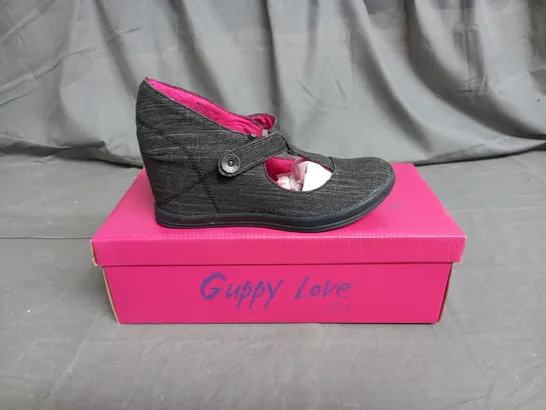 BOX OF APPROXIMATELY 6 PAIRS OF GUPPY LOVE OPEN TOP VELCRO WEDGE SHOE SIZE 8