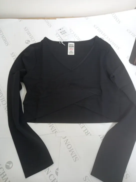 GYMSHARK WRAP LONG SLEEVE CROP TOP IN BLACK - M