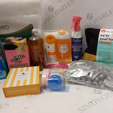 LOT OF APPROX 12 ASSORTED BEAUTY PRODUCTS TO INCLUDE FEMFRESH DAILY WASH, FRESH FACIAL TONER, DOCK & BAY HAIR WRAP, ETC 