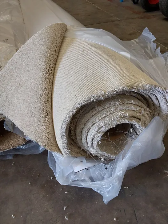 ROLL OF QUALITY FREEDOM CREME BRULEE CARPET // SIZE: APPROX 5 X 8.65m