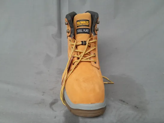 BOXED PAIR OF DEWALT STEEL TOE SAFETY BOOTS IN HONEY UK SIZE 9