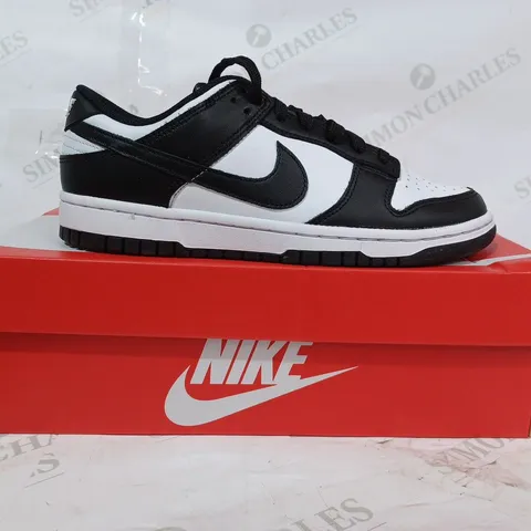 BOXED PAIR OF NIKE DUNK LOW SHOES IN BLACK/WHITE UK SIZE 6