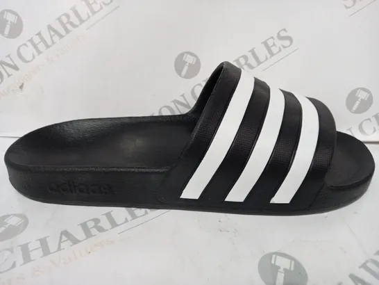 PAIR OF ADIDAS SLIDERS IN BLACK/WHITE SIZE 10