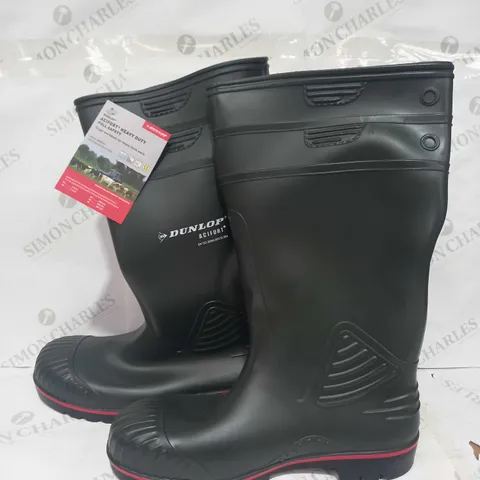 PAIR OF BRAND NEW DUNLOP ACIFORM HEAVY DUTY FULL SAFTEY WORKBOOTS IN GREEN/RED/BLACK - UK SIZE 11