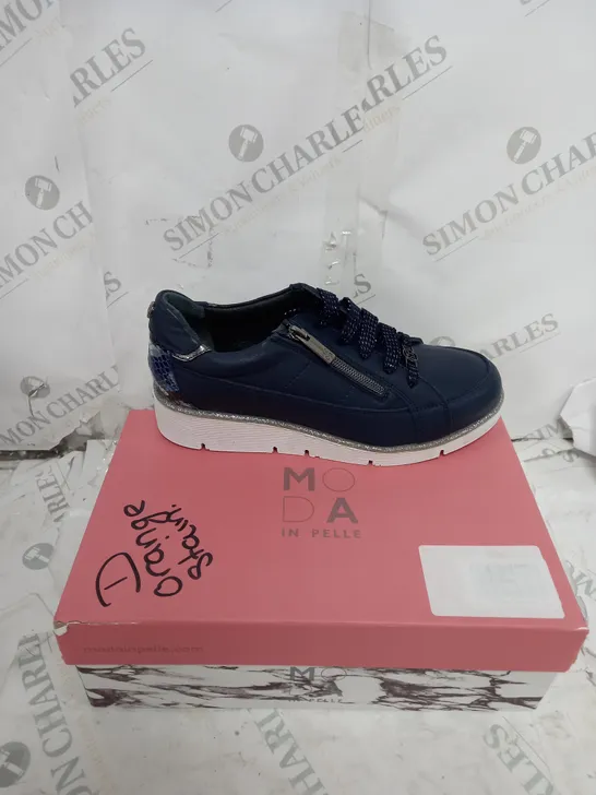 MODA IN PELLE GENE TRAINER - NAVY UK 6 - BOXED 