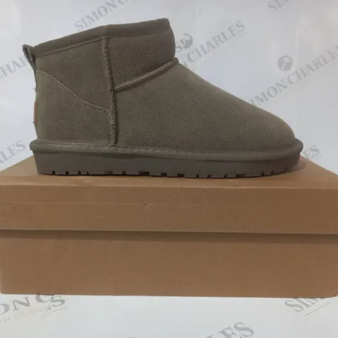 BOXED PAIR OF UGG FAUX FUR LINED SHOES IN OLIVE UK SIZE 5