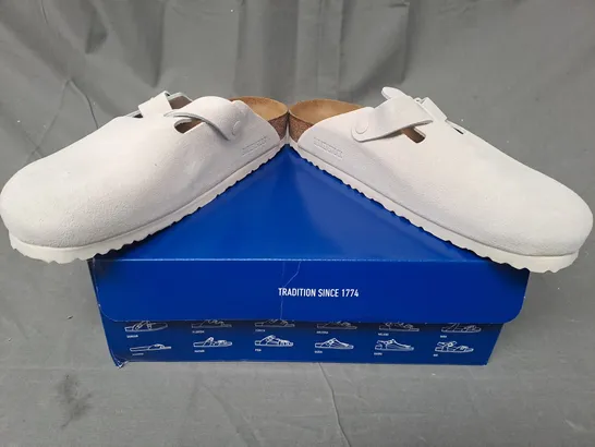 BOXED PAIR OF BIRKENSTOCK BOSTON BS SUEDE SLIP-ON SHOES IN WHITE UK SIZE 10.5