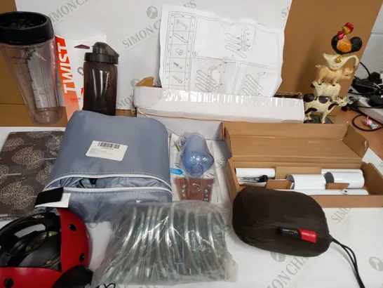 LOT OF APPROX 10 ASSORTED HOUSEHOLD ITEMS TO INCLUDE FLASK, BLENDER JUG, TOWEL RACK, ETC 