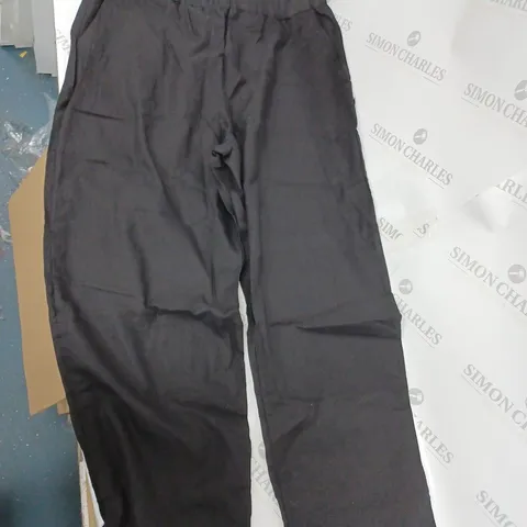 BLACK PANTS SIZE L