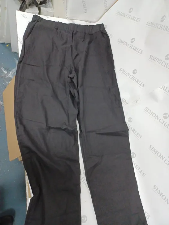 BLACK PANTS SIZE L