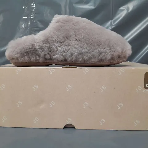 BOXED PAIR OF JUST SHEEPSKIN LADIES LOUISE SLIPPERS IN DUSTY PINK UK SIZE 5