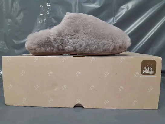 BOXED PAIR OF JUST SHEEPSKIN LADIES LOUISE SLIPPERS IN DUSTY PINK UK SIZE 5