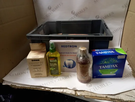 BOX OF APPROX. 20 ASSORTED HEALTH AND BEAUTY ITEMS TO INCLUDE: SHRINE, REDTRON & PALMERS