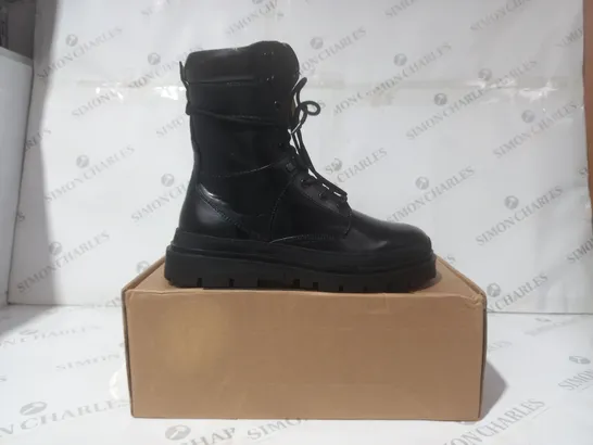 BOXED PAIR OF KURT GEIGER TYRUS CUFF BOOTS IN BLACK EU SIZE 43