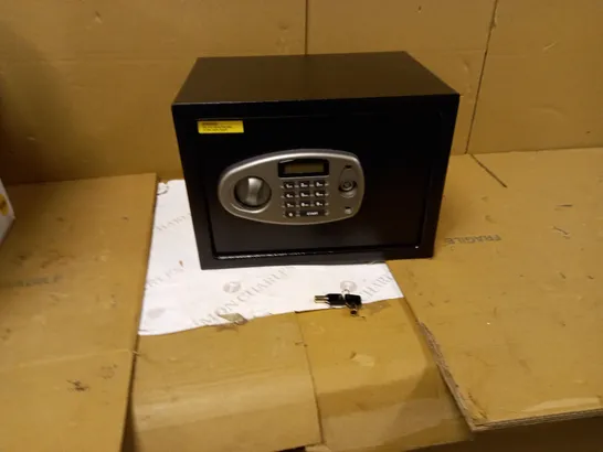 YALE MEDIUM SIZED SAFE