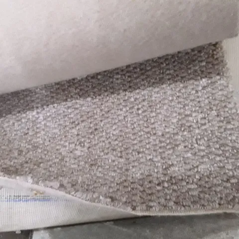 ROLL OF QUALITY CARPET 
