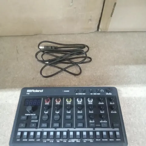 BOXED ROLAND BEAT MAXHINE T-8