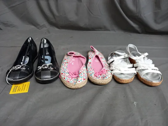 APPROXIMATELY 13 ASSORTED KIDS PAIRS OF SHOES IN VARIOUS COLOURS, STYLES, AND SIZES