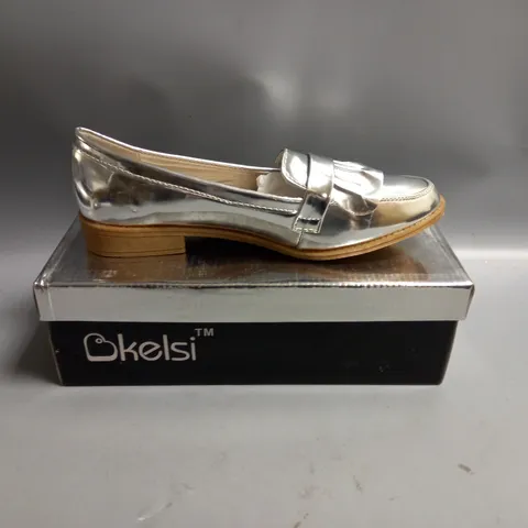 BOXED KELSI LADIES FLAT SILVER BROGUES. SIZE 7
