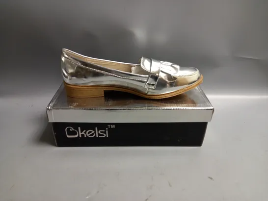 BOXED KELSI LADIES FLAT SILVER BROGUES. SIZE 7