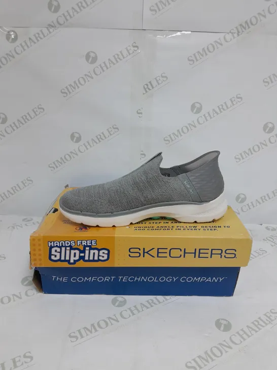 SKETCHER SLIP ON GO WALK NAVY TRAINERS SIZE 6.5