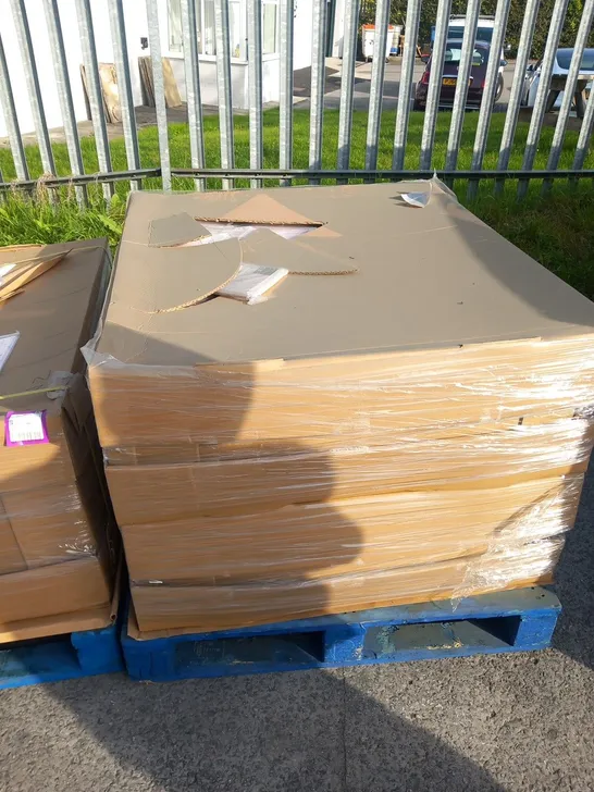 PALLET OF APPROXIMATEL 1000 PRINCESS GIFT WRAP AND TAGS