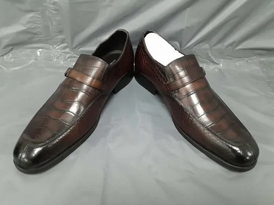 BOXED PAIR OF GIOVANNI VALENTINE SHOES IN DARK BROWN ASIAN SIZE 265