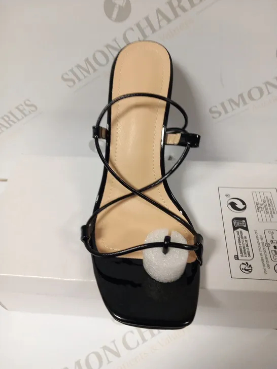 BOXED ASTUCCIO STRAPPY HEELED SHOES SIZE 39