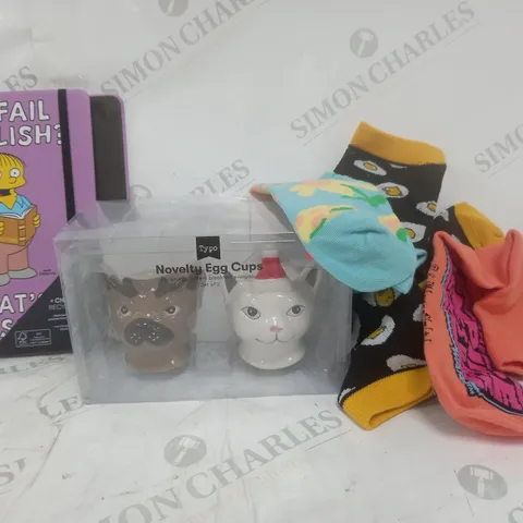 BOX OF APPROXIMATELY 40 ASSORTED HOUSEHOLD ITEMS TO INCLUDE NOVELTY EGG CUPS, SOCKS, JOURNAL, ETC