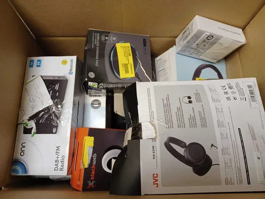 LOT OF APPROXIMATELY 26 ELECTRICALS TO INCLUDE BLACKWEB USB WEBCAM, JVC HEADPHONES IN BLACK (HA-S21M), JVC TRUE WIRELESS EARBUDS IN WHITE, ETC