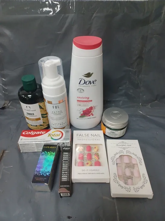 APPROXIMATELY 20 ASSORTED COSMETIC PRODUCTS TO INCLUDE DOVE BODY WASH, COLGATE TOOTHPASTE, AND BODY SHOP MOISTURISER ETC. 