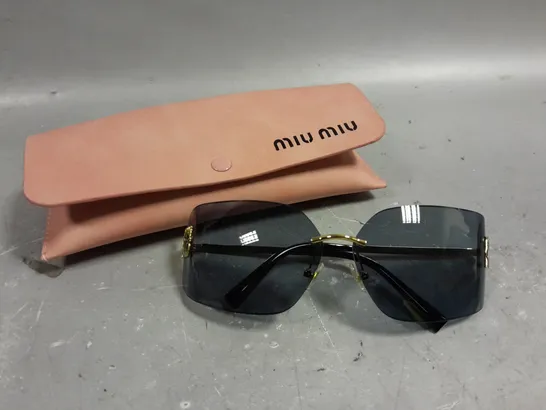 MIU MIU RIMLESS LOGO FRAMED SUNGLASSES 