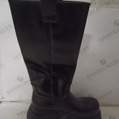 PAIR OF KOI WOMEN'S KNEE HIGH CHUNKY BOOTS SIZE 6